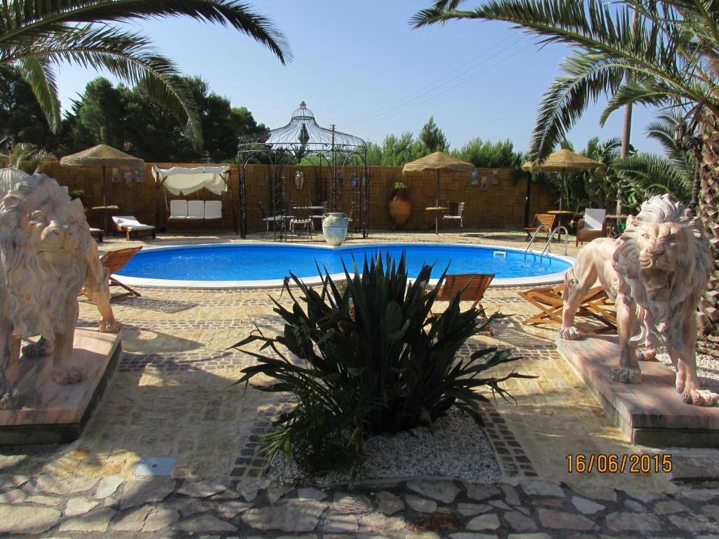 The swimming pool at or close to Agriturismo Reggia Saracena