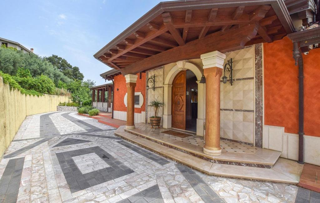 Zdjęcie z galerii obiektu Villa Rosaria con spa e piscina interna w mieście Gioiosa Marea