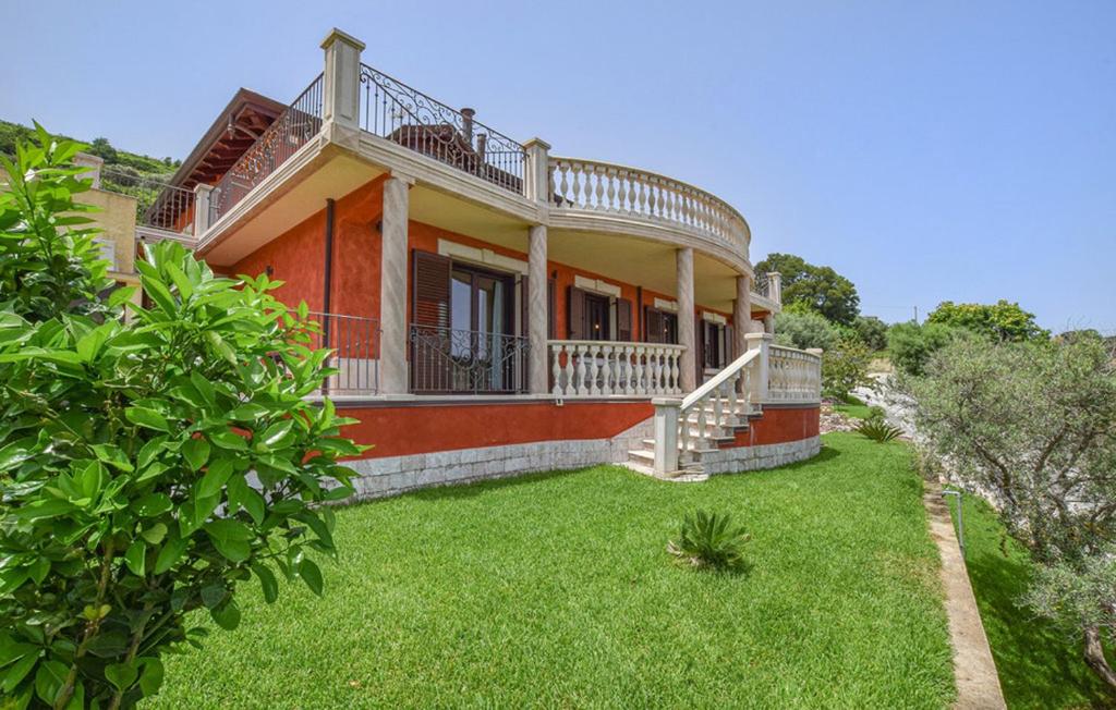 Zdjęcie z galerii obiektu Villa Rosaria con spa e piscina interna w mieście Gioiosa Marea
