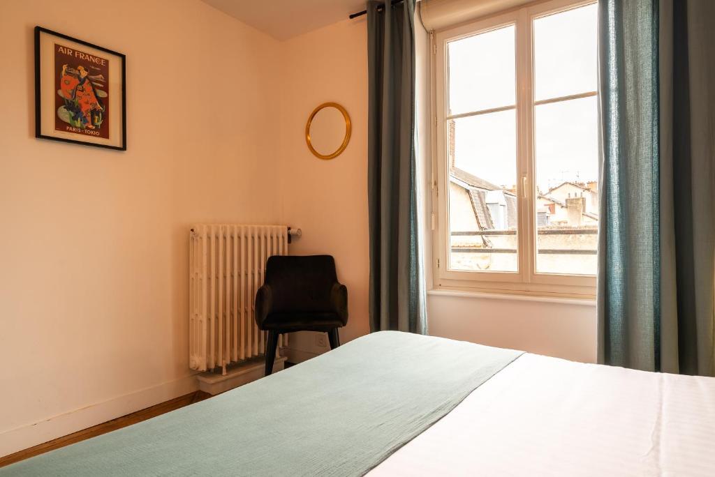 Posteľ alebo postele v izbe v ubytovaní Mon Appart'hôtel - Gare de Limoges - Appartement familial - Parking en supp