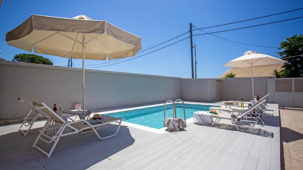 The swimming pool at or close to Cosmos Villas Spyridoula