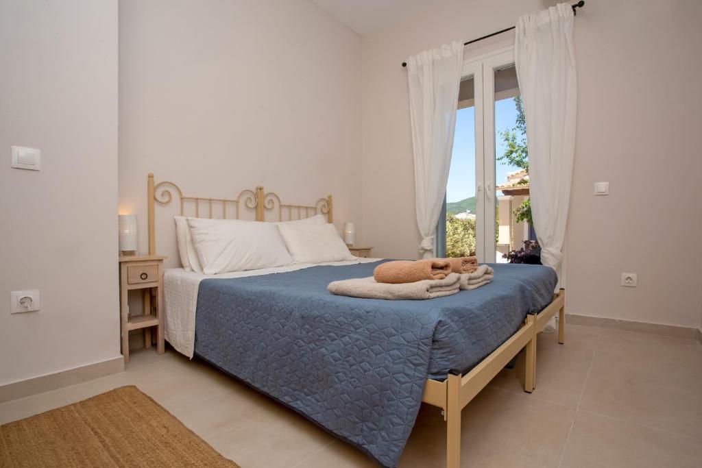 A bed or beds in a room at Cosmos Villas Spyridoula
