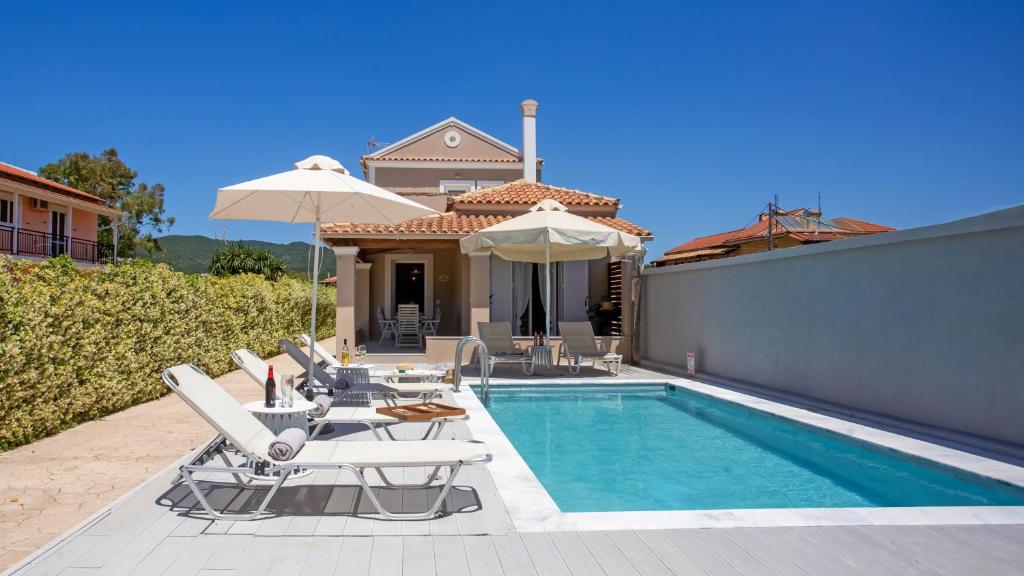 The swimming pool at or close to Cosmos Villas Spyridoula