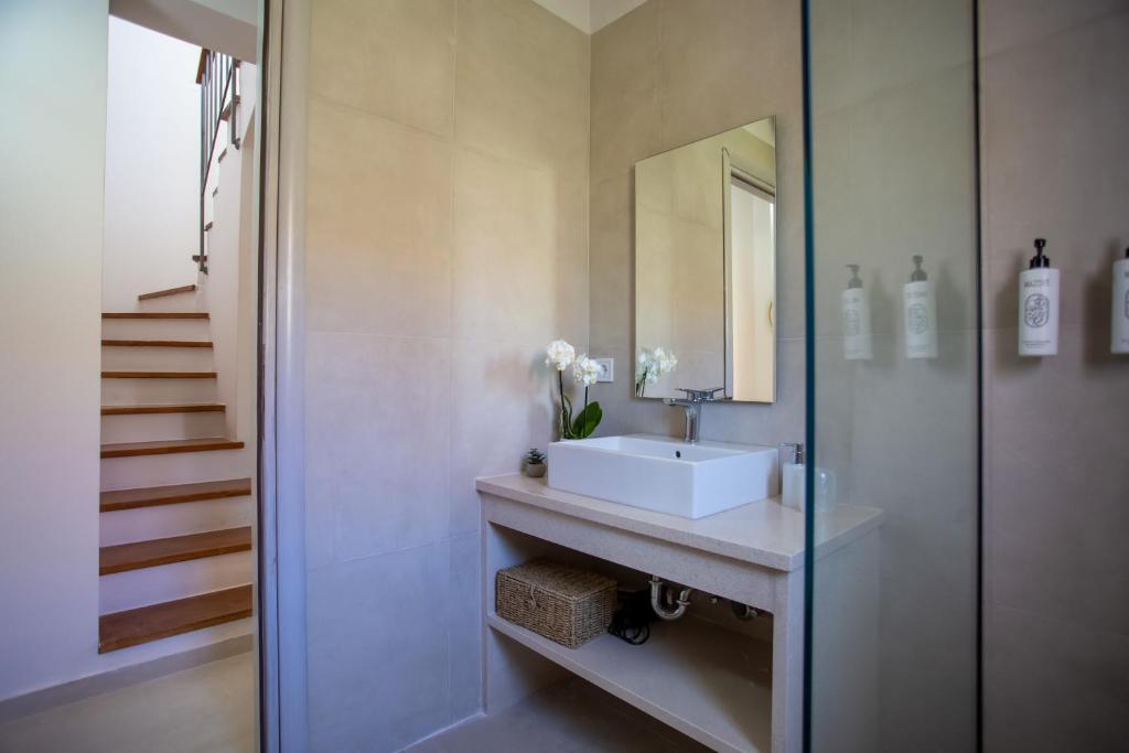 A bathroom at Cosmos Villas Spyridoula