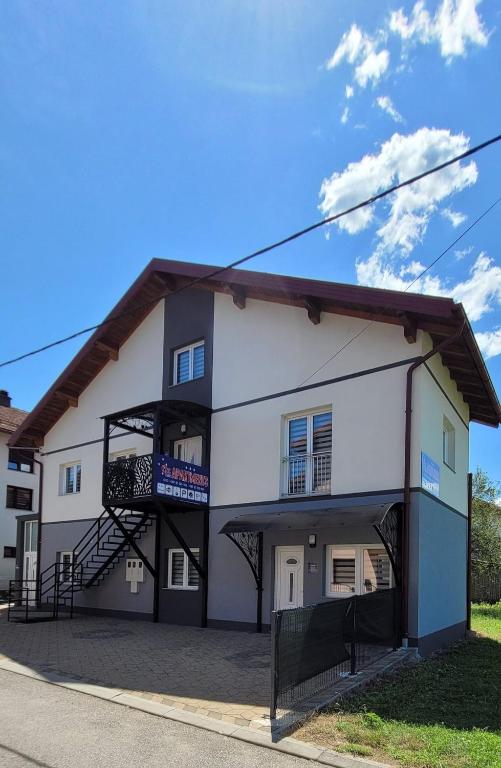 Oz Lux Apartments - Housity