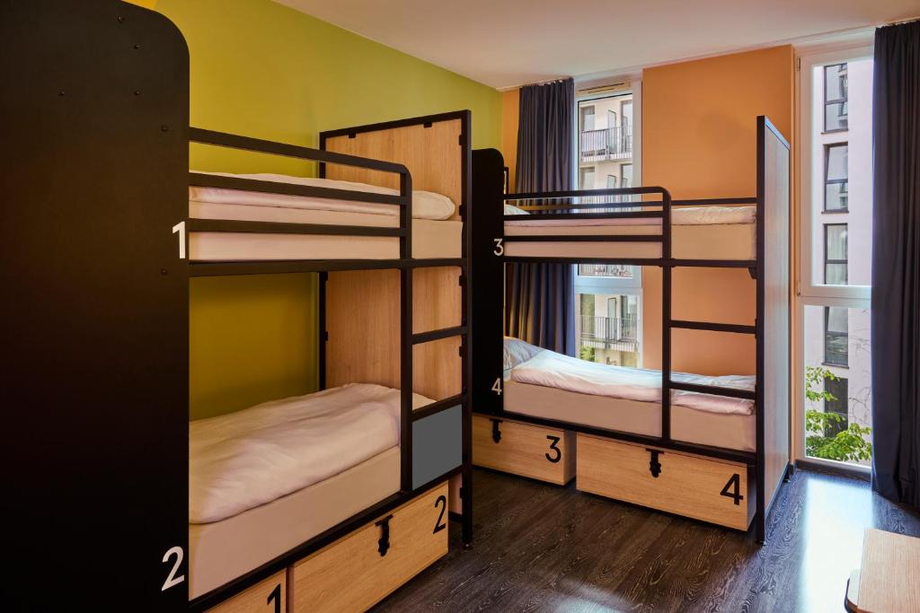 Cama ou camas em um quarto em Generator Berlin Alexanderplatz