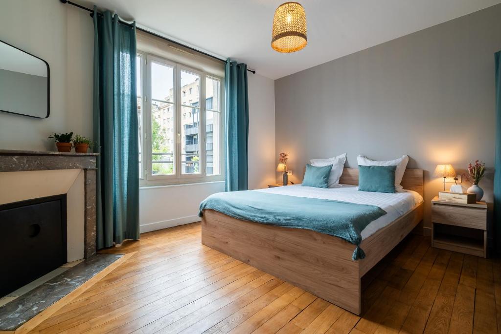 Posteľ alebo postele v izbe v ubytovaní Mon Appart'hôtel - Gare de Limoges - Appartement familial - Parking en supp