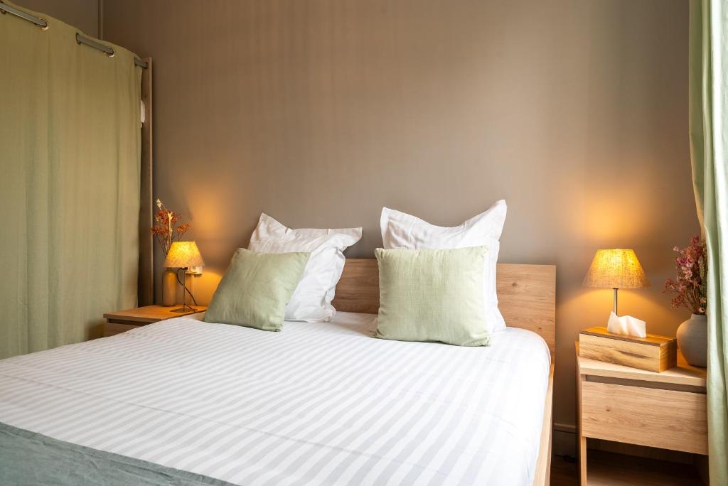 Posteľ alebo postele v izbe v ubytovaní Mon Appart'hôtel - Gare de Limoges - Appartement familial - Parking en supp