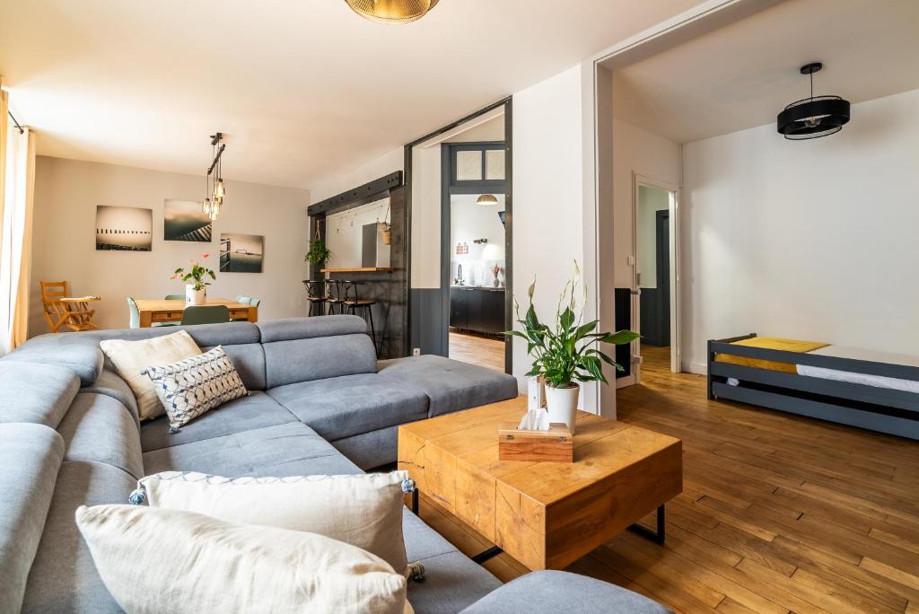 Posedenie v ubytovaní Mon Appart'hôtel - Gare de Limoges - Appartement familial - Parking en supp