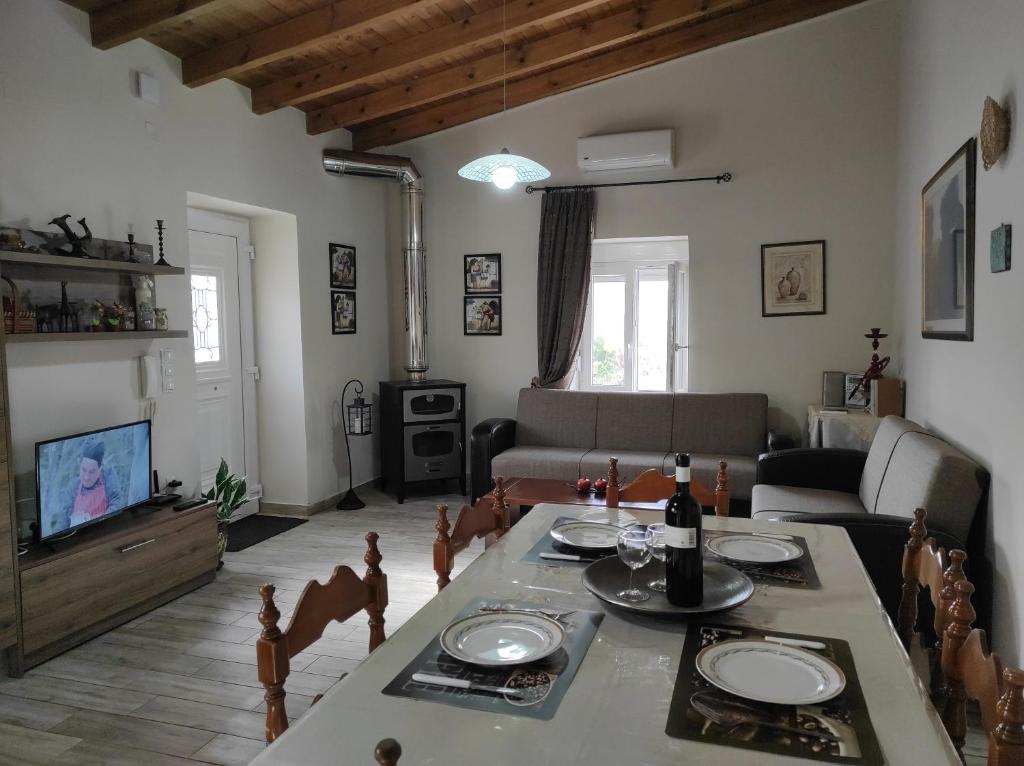 Posezení v ubytování Villa Asterousia with Heated Jacuzzi, BBQ & Lounge