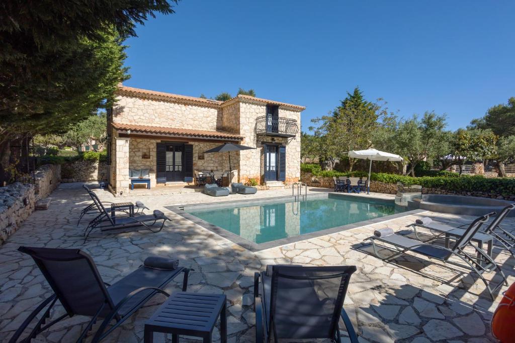 The swimming pool at or close to Aresti Mountain Resort