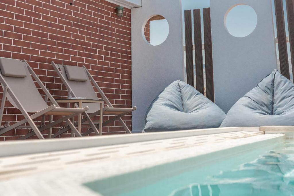 Bazén v ubytování Lino Mare Boutique Hotel nebo v jeho okolí