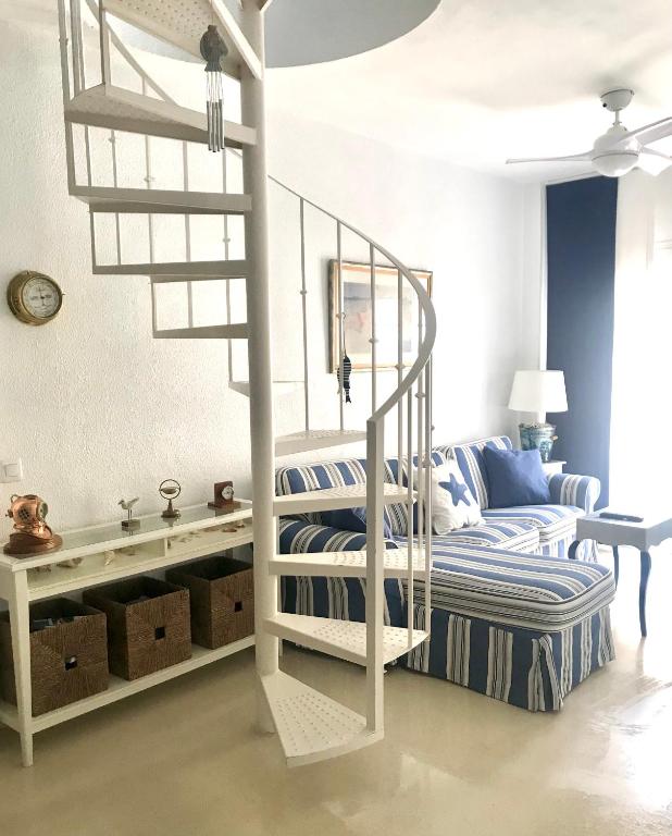 A seating area at Apartamento DUPLEX CRUZ DEL MAR