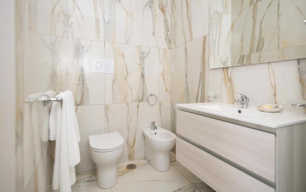 Koupelna v ubytování La Perla Luxury Rooms