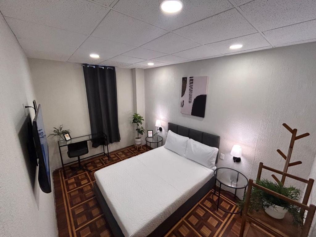Singular Reforma - Quarto Duplo Com Banheiro Privativo Externo