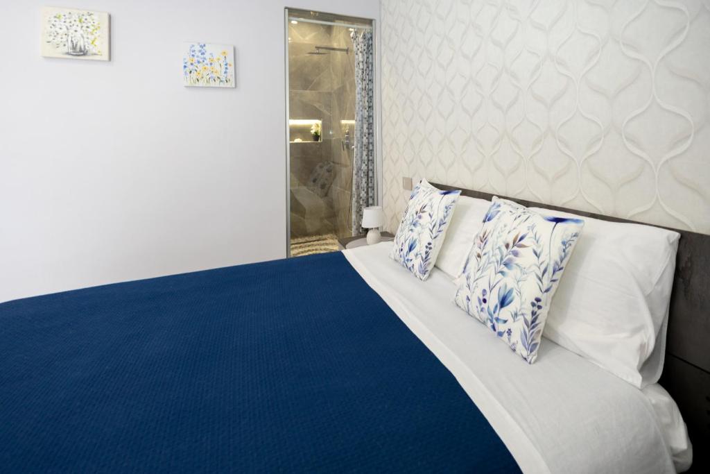 Postel nebo postele na pokoji v ubytování La Perla Luxury Rooms