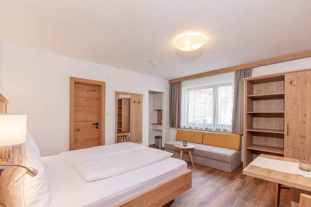 Łóżko lub łóżka w pokoju w obiekcie Appartements Zirmhof