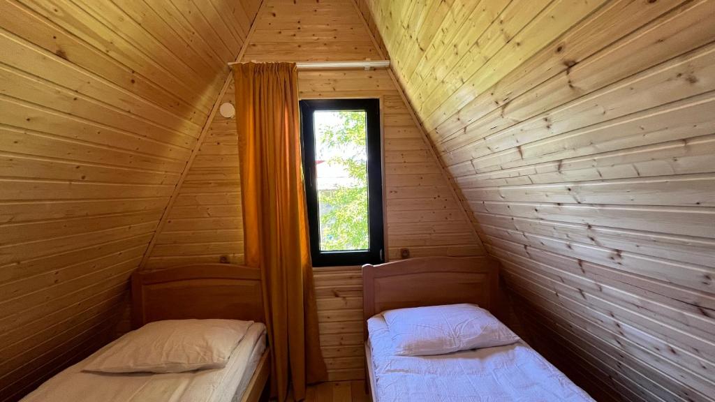 Postel nebo postele na pokoji v ubytování Garden House Mestia