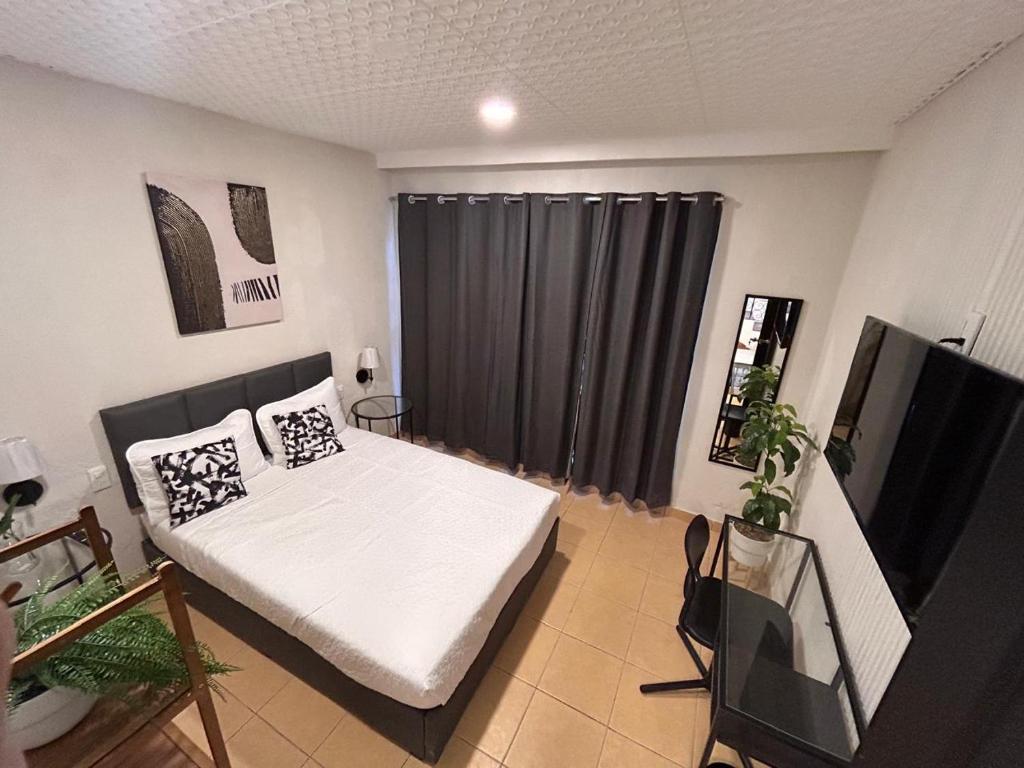 Singular Reforma - Quarto Duplo Com Banheiro Compartilhado