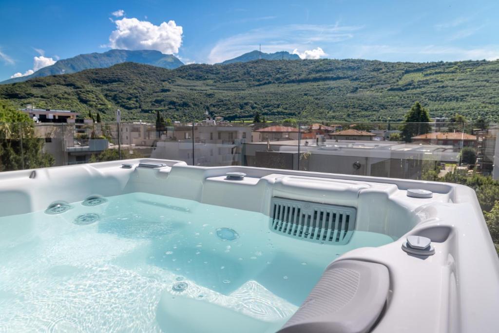 Nespecifikovaný výhled na hory nebo výhled na hory při pohledu z aparthotelu