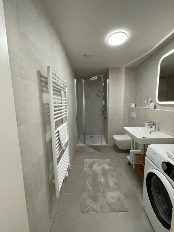 Koupelna v ubytování H52 Apartments