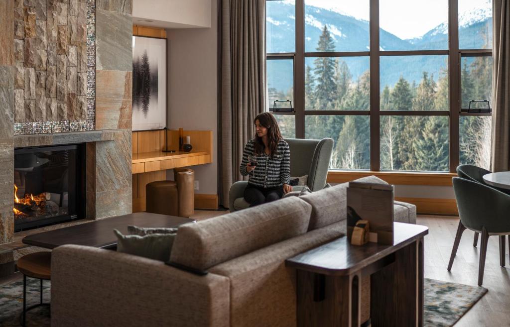 Posezení v ubytování Four Seasons Resort Whistler