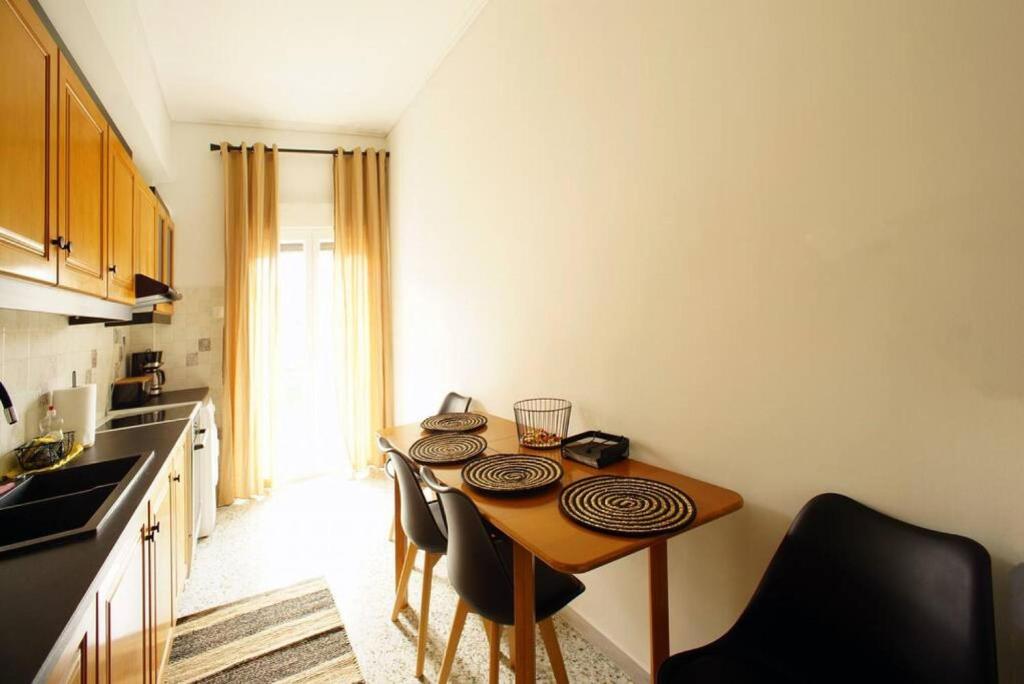 Kuchyň nebo kuchyňský kout v ubytování Νew Thission Luxury Apartment