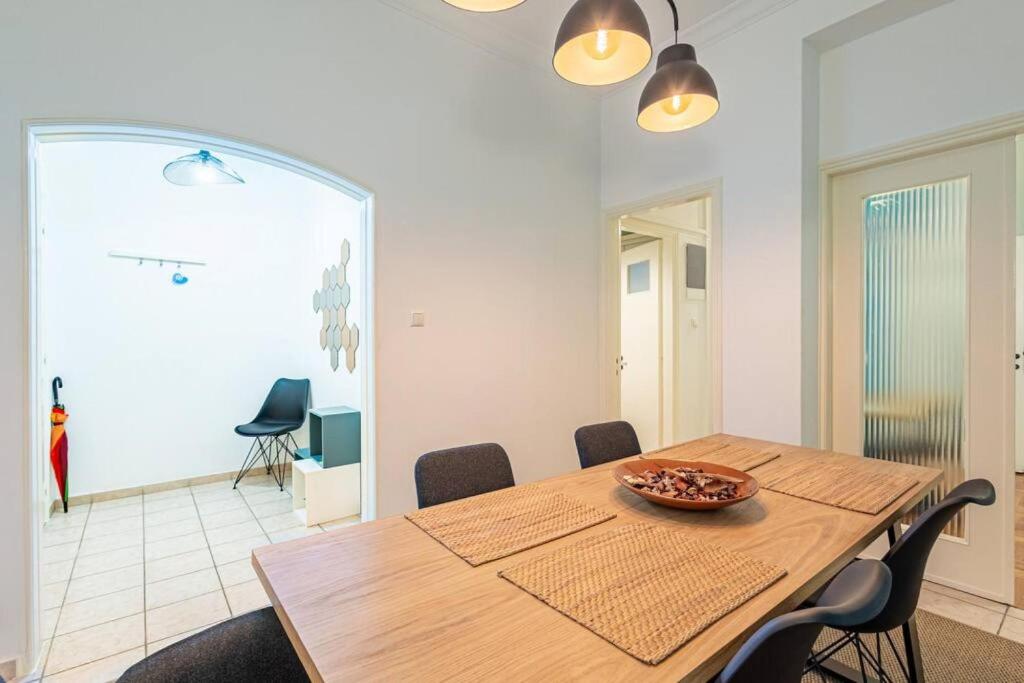 Posedenie v ubytovaní Acropolis Stylish 2BR Apartment - Center of Athens
