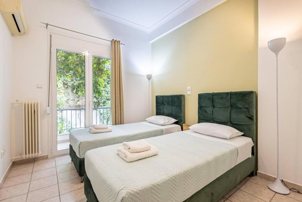 Posteľ alebo postele v izbe v ubytovaní Acropolis Stylish 2BR Apartment - Center of Athens