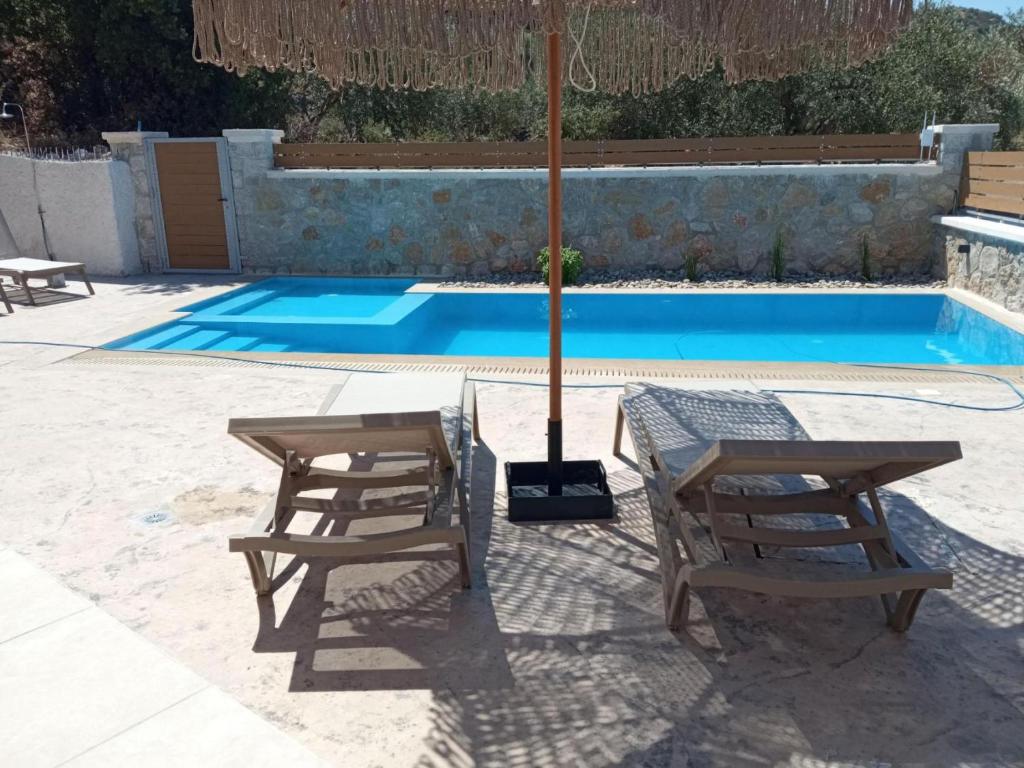 Bazén v ubytovaní Zephyros Villas - Agios Nikitas alebo v jeho blízkosti