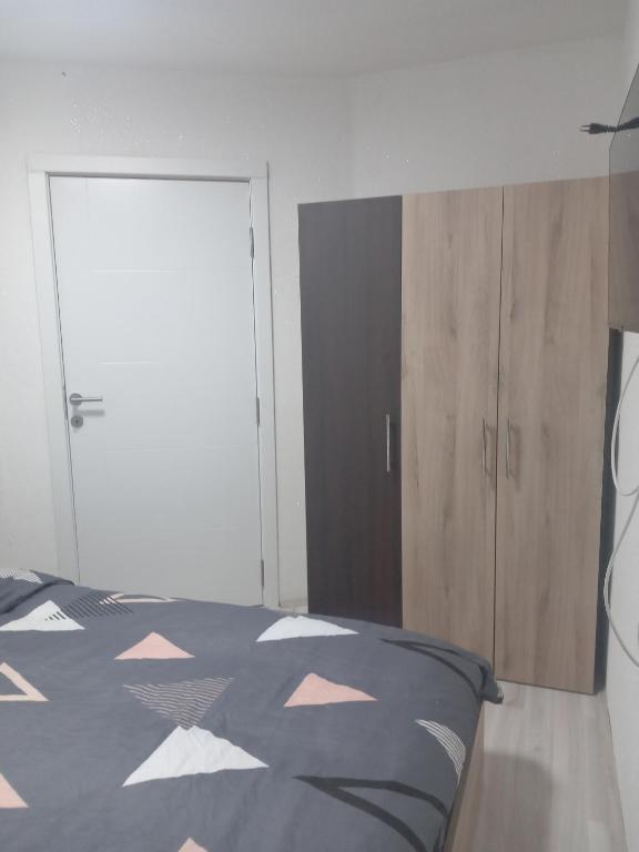 Postel nebo postele na pokoji v ubytování Alek Apartman