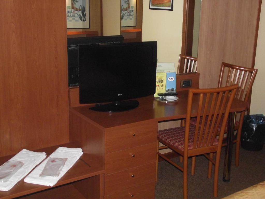 TV a/nebo společenská místnost v ubytování Hotel Motel Ovest