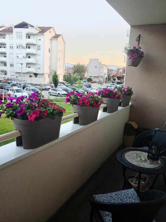 Balkón nebo terasa v ubytování Apartman LARA