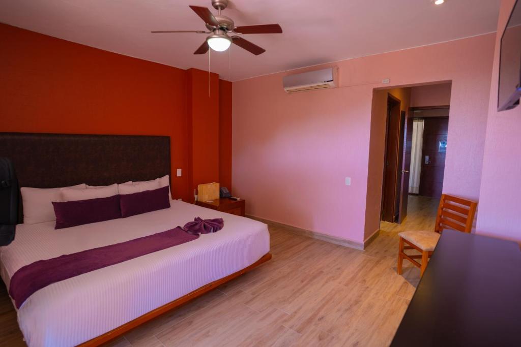 Postel nebo postele na pokoji v ubytování Hotel Suites Corazón Mexicano