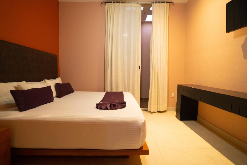 Postel nebo postele na pokoji v ubytování Hotel Suites Corazón Mexicano