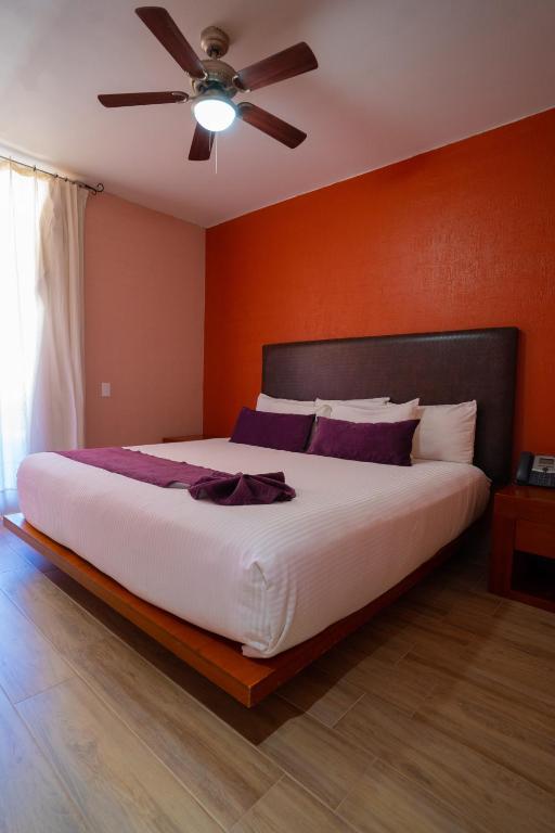 Postel nebo postele na pokoji v ubytování Hotel Suites Corazón Mexicano