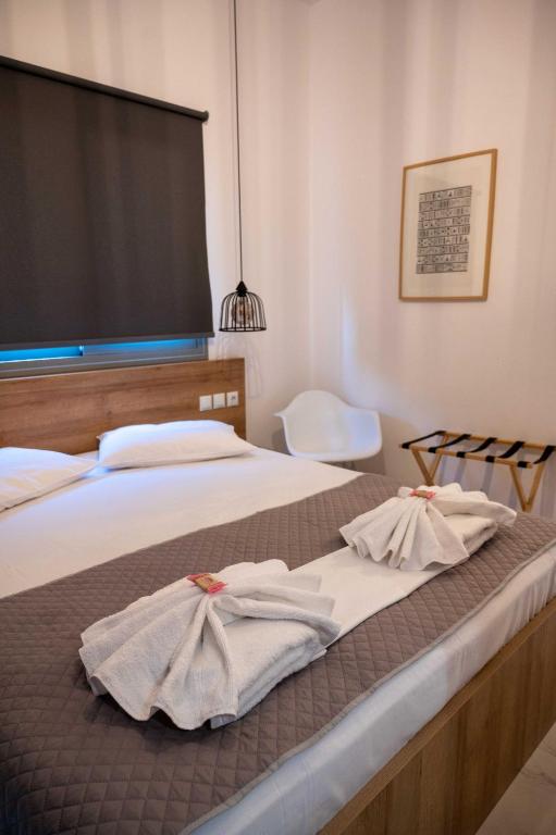 FINIKAS Suites & Apartments 10min from Athens Airport - Tweepersoonskamer Met Uitzicht Op De Tuin