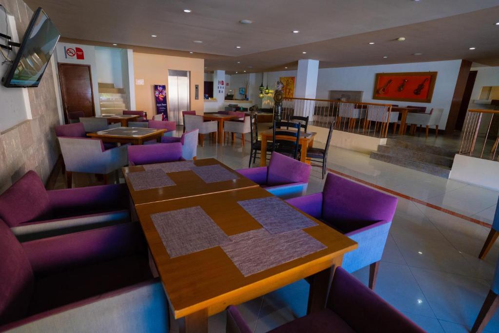 TV a/nebo společenská místnost v ubytování Hotel Suites Corazón Mexicano