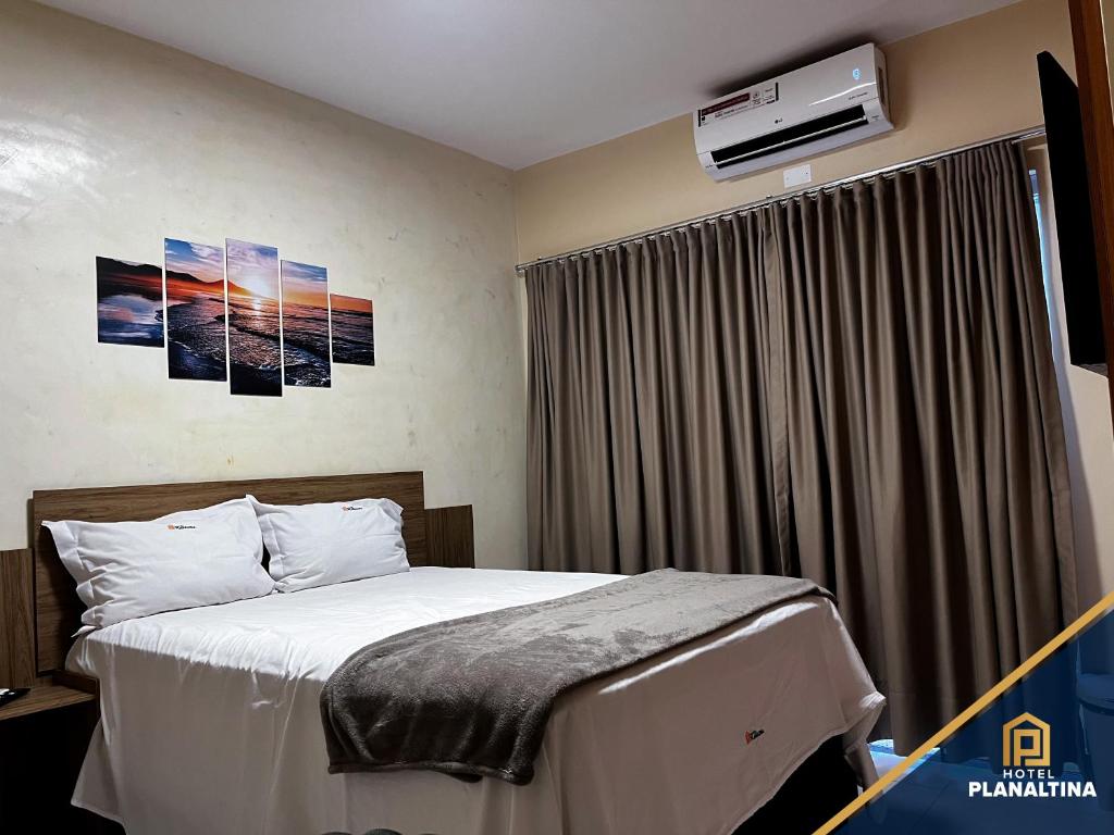 Ένα ή περισσότερα κρεβάτια σε δωμάτιο στο Hotel Planaltina