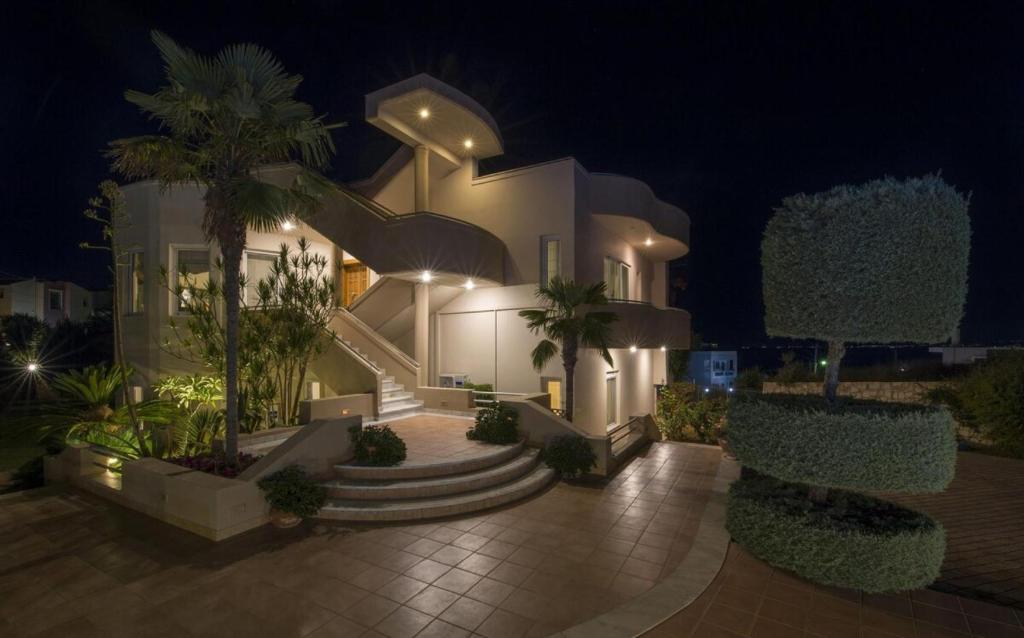 Vonkajšia záhrada v ubytovaní Villa Elina Luxury Residence