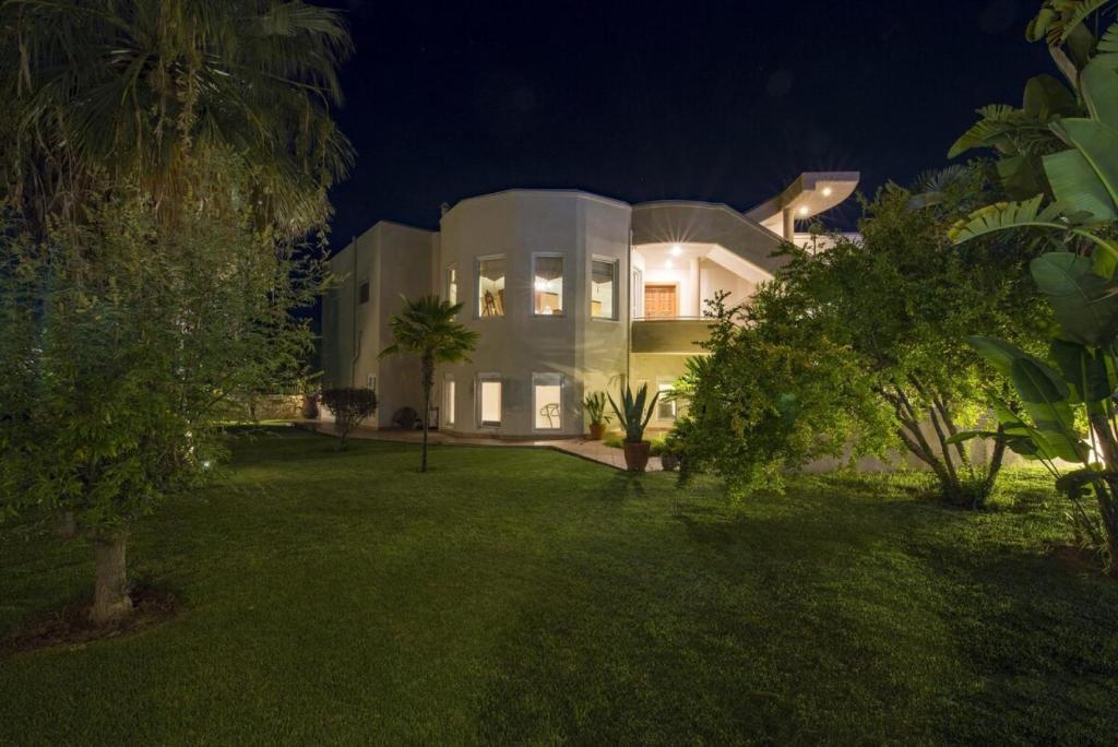 Vonkajšia záhrada v ubytovaní Villa Elina Luxury Residence