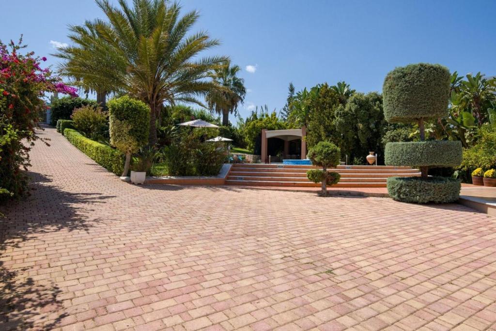 Vonkajšia záhrada v ubytovaní Villa Elina Luxury Residence