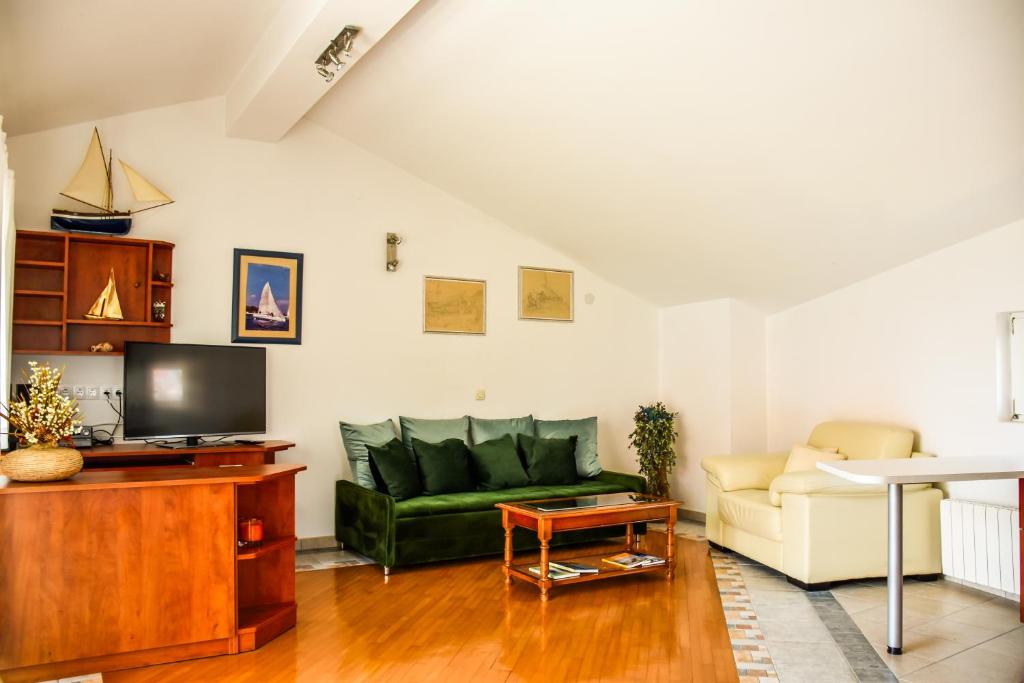 Televízia a/alebo spoločenská miestnosť v ubytovaní Apartment Zanic
