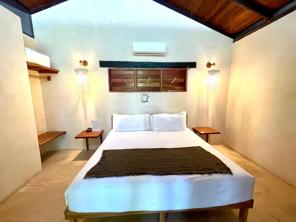 Postel nebo postele na pokoji v ubytování Hotel Buenavista Bacalar Jungle Experience