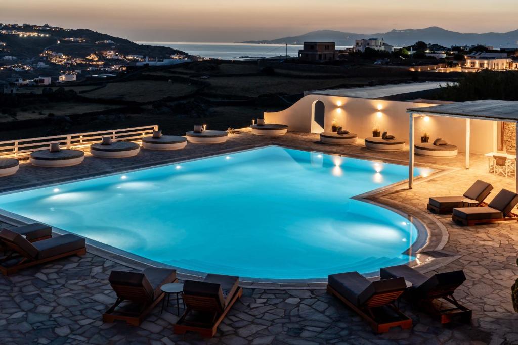 Bazén v ubytování Philosophy of Mykonos Boutique Hotel nebo v jeho okolí