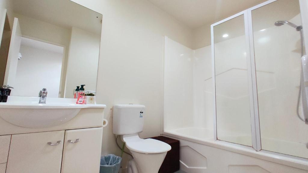 Big Save at St Lukes Quiet House - Resim 8