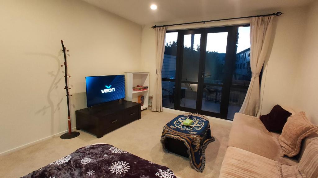 Big Save at St Lukes Quiet House - Resim 15