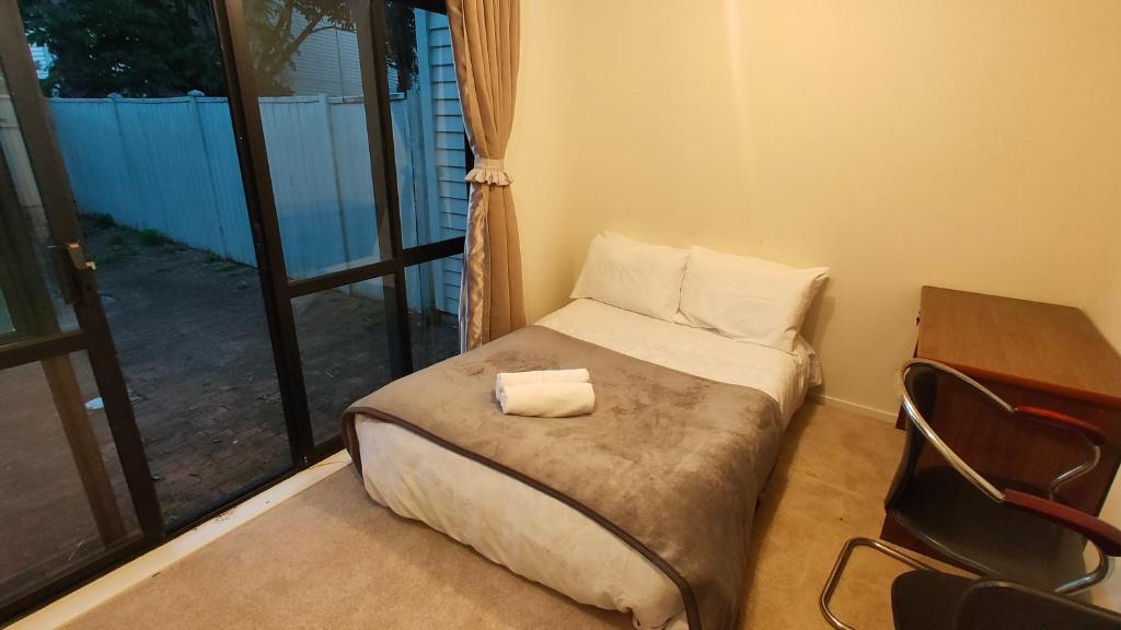 Big Save at St Lukes Quiet House - Resim 14