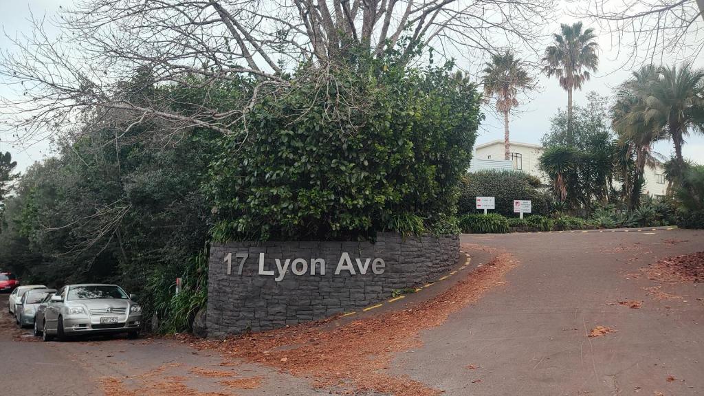 Big Save at St Lukes Quiet House - Resim 35