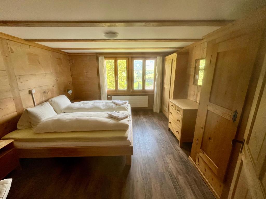 Postel nebo postele na pokoji v ubytování Chalet Sonnenheim mit atemberaubender Aussicht